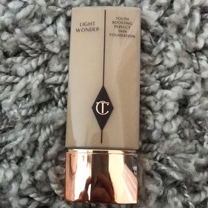 Charlotte Tilbury light wonder foundation